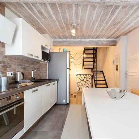 Le Safranier Emy Apartment